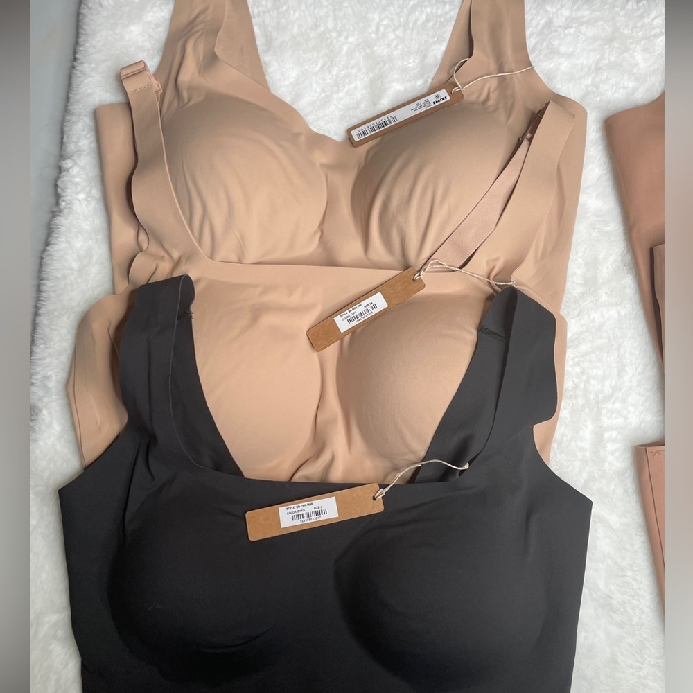 CLEARANCE—NWT SKIMS Naked Plunge Longline Bra, Scoop Neck Wireless Bras - Picture 6 of 8